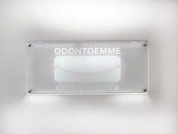 Targhetta-Centro-Odontoiatrico-ODONTOEMME-Garbagnate-Milanese
